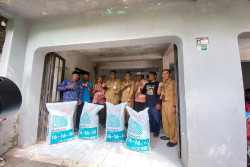 Pemkab Bantul Salurkan Lima Ton Pupuk untuk Petani Lahan Pasir