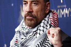 Javier Bardem Angkat Isu Palestina di Karpet Merah Emmy 2025