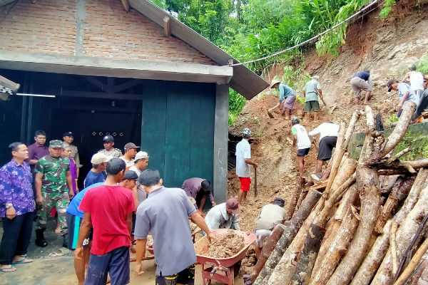 Kulonprogo Waspadai Retakan Tanah Perbukitan