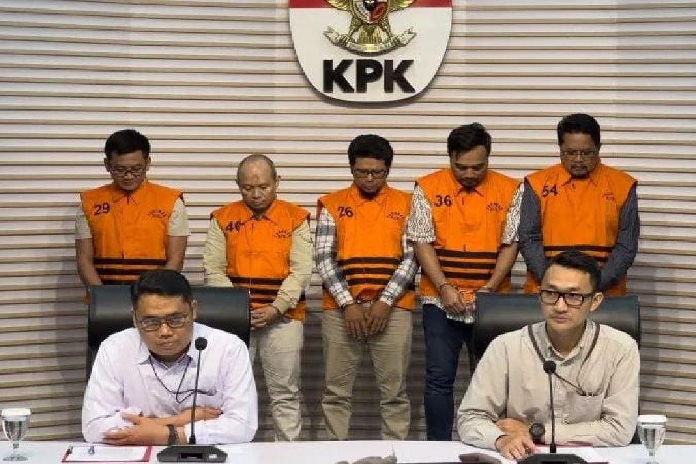 KPK Tahan 5 Tersangka Kasus Kredit Usaha BPR Bank Jepara Artha