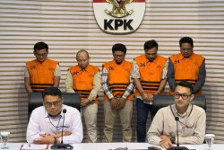 KPK Tahan 5 Tersangka Kasus Kredit Usaha BPR Bank Jepara Artha