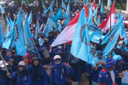 Ribuan Buruh Demo di DPR, Ini Tuntutannya