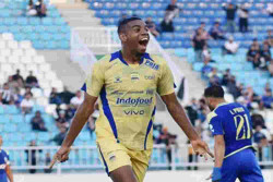 Persib Bandung Kalahkan Arema FC di Kanjuruhan dengan 10 Pemain