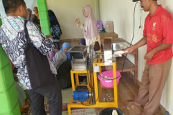 Dosen UPY Hibahkan 2 Mesin Rajang Singkong di Gunungkidul