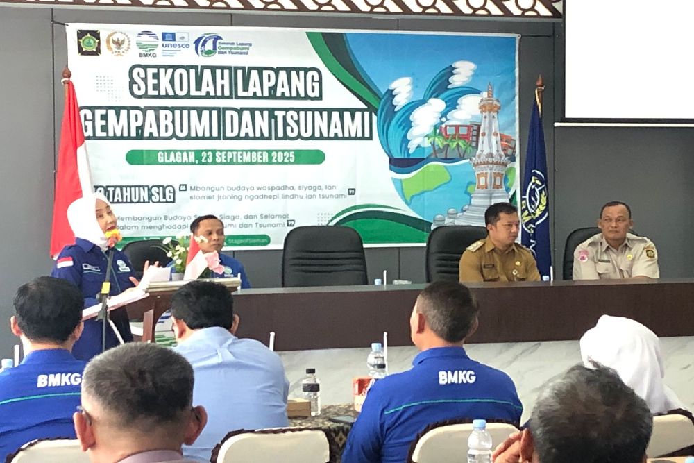 Warga Pesisir Kulonprogo Mengikuti Sekolah Lapang Gempa Bumi