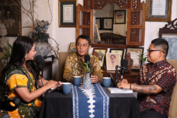 PODCAST SRAWUNG DIGITAL Masyarakat Harus Bijak Manfaatkan Digitalisasi