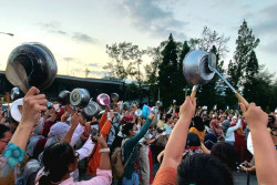 Demo Kasus Keracunan MBG, Emak-Emak di Jogja Bawa Panci hingga Teflon