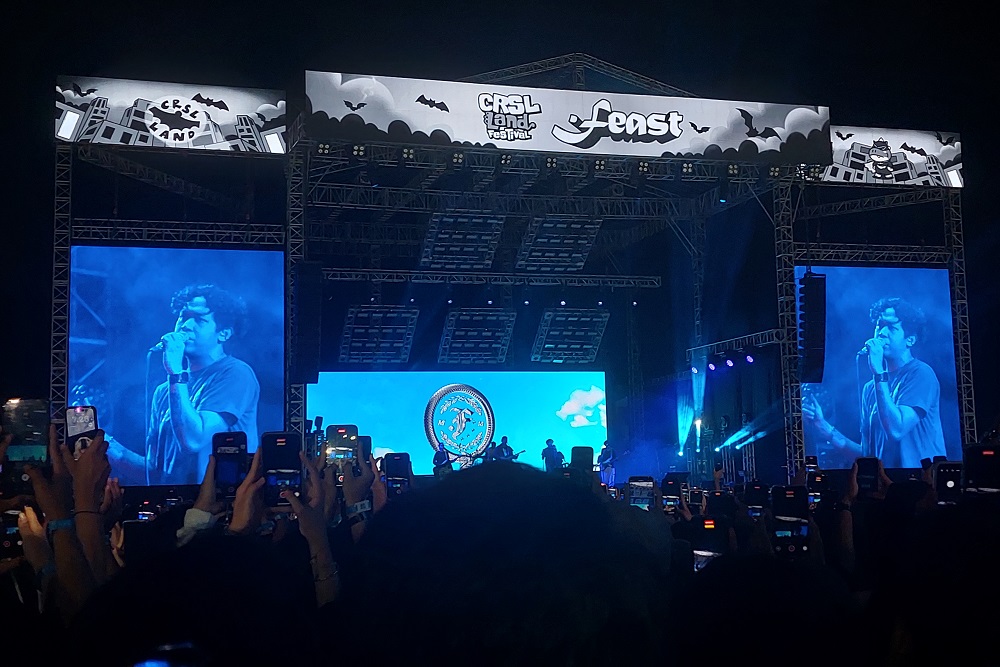 Deretan Musisi Tampil Memukau di CRSL Land Festival 2025