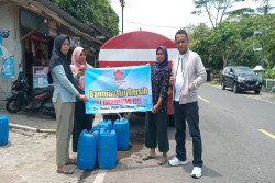Taru Martani Salurkan Bantuan Air Bersih ke Purwosari Gunungkidul