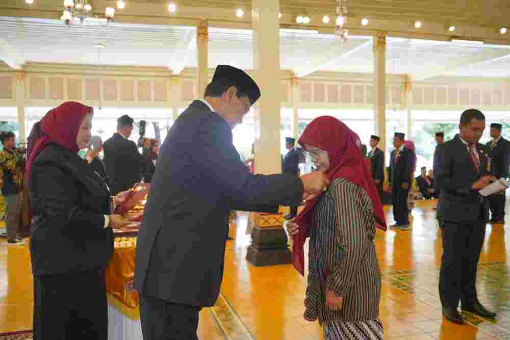 409 PNS DIY Terima Penghargaan Satyalancana