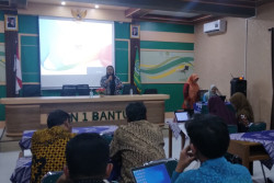 Guru MAN 1 Dilatih Hasilkan Karya Publikasi Menarik