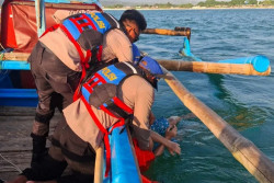 Satu Wisatawan Tewas, Satu Selamat Terseret Ombak Garut