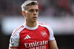 Leandro Trossard Tegaskan Tak Berniat Tinggalkan Arsenal