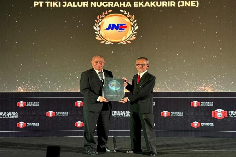 JNE Raih Courier of The Year 2025 di Indonesia Logistics Awards