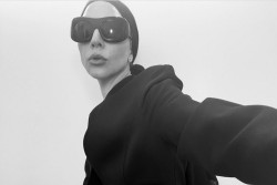 Lady Gaga Dikabarkan Gabung The Devil Wears Prada 2