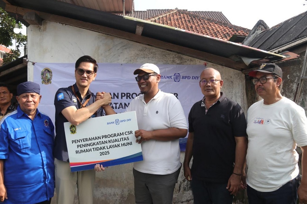 Wali Kota Jogja dan BPD DIY Salurkan Bantuan Rumah Tak Layak Huni