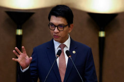 Rusuh, Presiden Madagaskar Andry Rajoelina Kabur ke Prancis