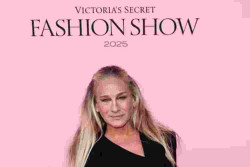 Sarah Jessica Parker dan Madison di Victorias Secret 2025