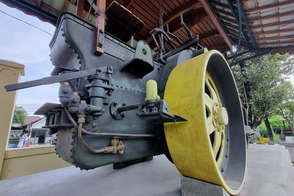 Melihat Stoomwals, Mesin Gilas Buatan Inggris di Depan DPUPKP Bantul