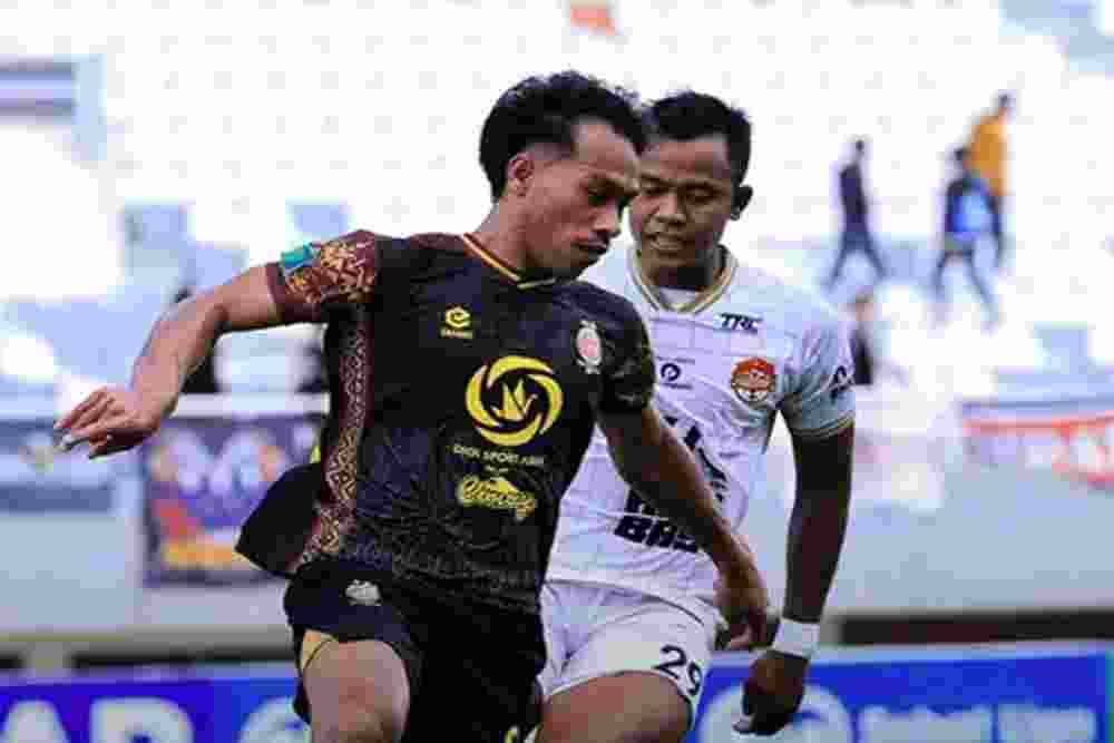 2 Pemain Sriwijaya Dikartu Merah, Persekat Menang Lewat Gol Eduard