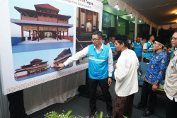 Dirut PLN Pimpin Penyaluran Bantuan Sambung Baru Listrik Gratis