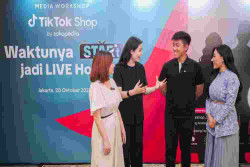 TikTok Shop Tokopedia Cetak LIVE Host Profesional