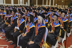 Wamen Fajar Beri Pesan Penting di Wisuda STIA AAN Yogyakarta