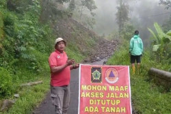 Tebing 100 Meter Longsor, Akses di Girimulyo Kulonprogo Lumpuh
