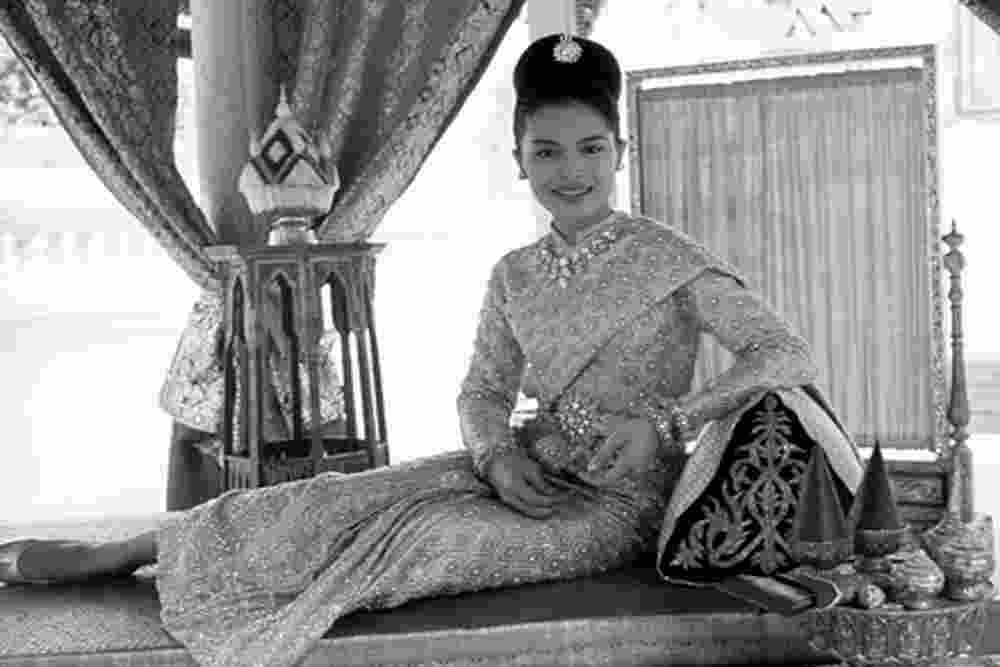 Thailand Berkabung 1 Tahun, Jenazah Ratu Sirikit Disemayamkan