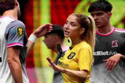 Wasit Manuela Nicolosi Gagal Promosi Karena Terlalu Mencolok