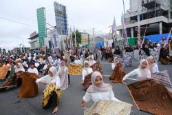 Flashmob Harmoni Pesona Batik Magelang Pecahkan Rekor MURI