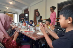 Membentuk Kreativitas dan Fokus Anak Lewat Workshop Seni Patung