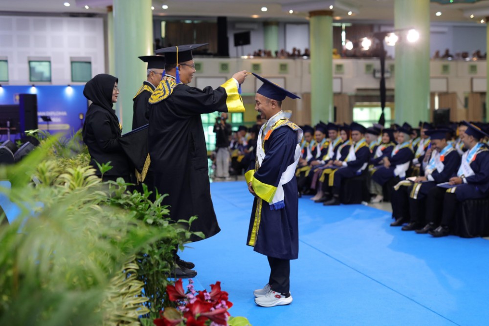 Lulusan Diingatkan Pentingnya Menguasai Lintas Ilmu
