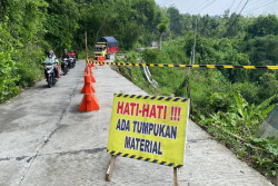 Tebing Gunung Madu Longsor Mengancam Akses Vital di Boyolali