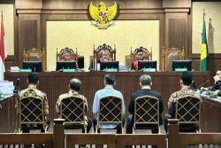 Terima Suap Miliaran Rupiah, 3 Hakim Hanya Dituntut 12 Tahun Penjara