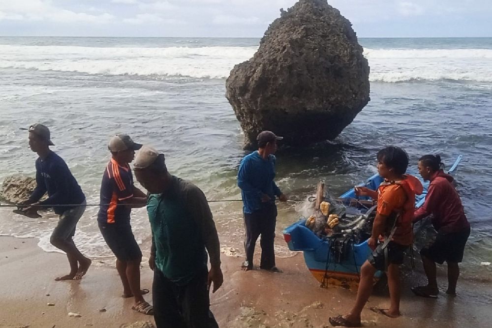 Perahu Diterjang Ombak, 1 Nelayan Gunungkidul Dinyatakan Hilang