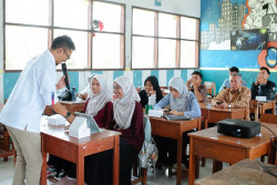 XLSMART Dukung Digitalisasi Pendidikan di Indramayu