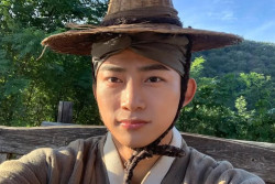 Ok Taecyeon Umumkan Pernikahan, Tulis Surat Cinta untuk Fans