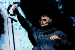 Konser Oasis di Melbourne Diwarnai Suar, Liam Gallagher Ancam Pelaku