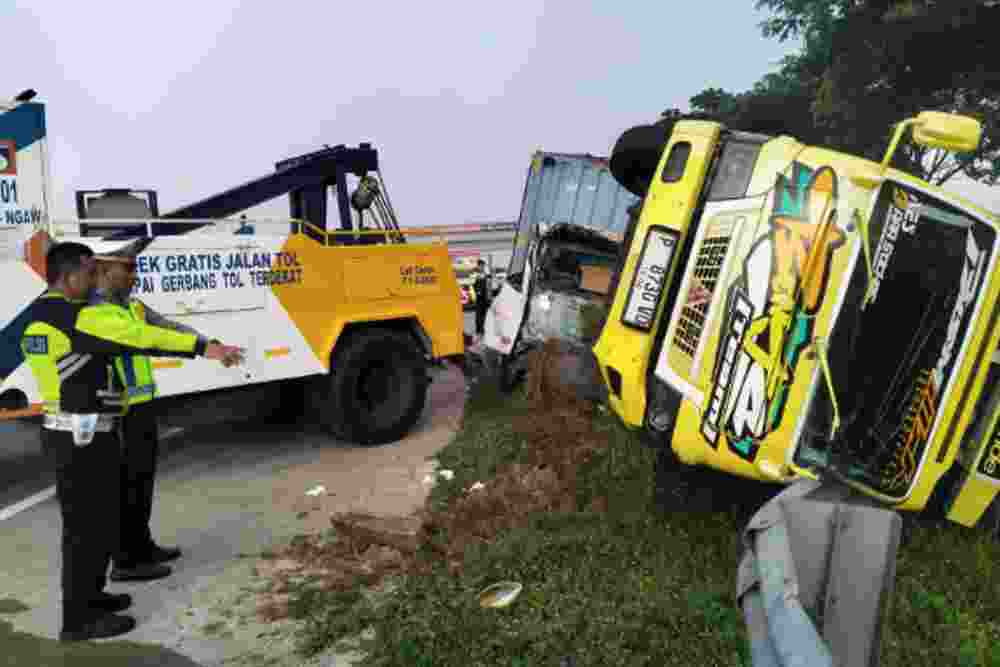 Tabrakan Karambol di Tol Solo-Ngawi, Satu Meninggal di Lokasi