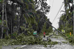 Topan Kalmaegi Hantam Filipina: Cebu Porak-poranda, 90 Orang Tewas