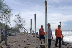 Dua Hari Abrasi Pantai Trisik, Empat Bangunan Milik Warga Rusak