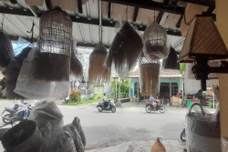 Tren Bergeser, Perajin Gerabah Kasongan Beralih Memproduksi Interior