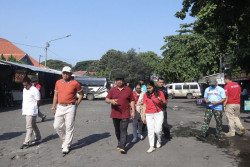 Wali Kota Hasto Wardoyo Ikut Jogja Cling di Malioboro