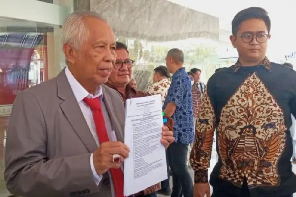OC Kaligis Minta Kejagung Tetapkan Eks Bupati Klaten Sebagai Tersangka