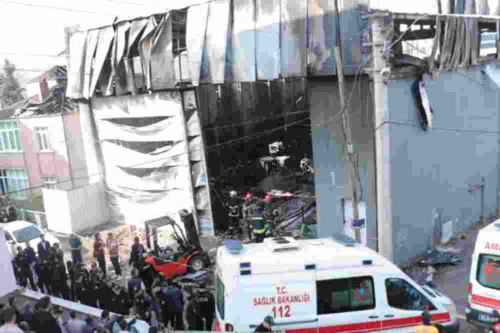 6 Tewas dalam Kebakaran Gudang Parfum di Turki