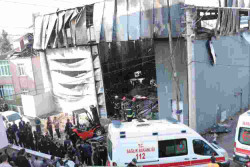 6 Tewas dalam Kebakaran Gudang Parfum di Turki