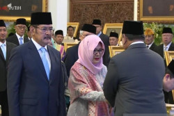 Soeharto Resmi Jadi Pahlawan Nasional, Prabowo Serahkan Gelar ke Tutut