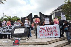 Aktivis Jogja Gelar Aksi Tolak Pemberian Gelar Pahlawan Soeharto