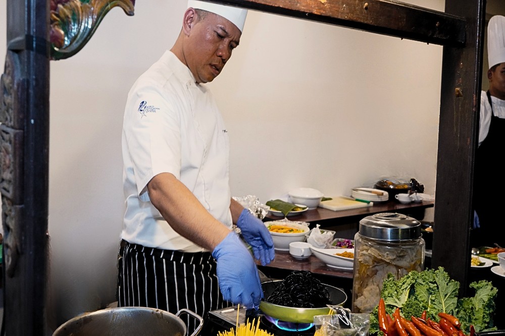 Kolaborasi Kuliner 6 Chef Dalam Food Festival 12 Hands di Swiss-Belbou